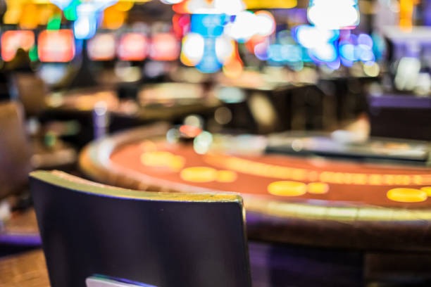 Live Lightning Baccarat table showing cards dealt and multiplier indicators on mojok34